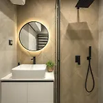 Modern In Center I Steps From By Flat Mаnаger Apartamento Varna