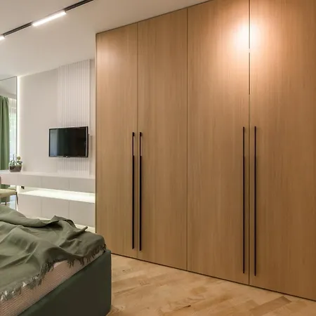 Modern In Center I Steps From By Flat Mаnаger Apartamento