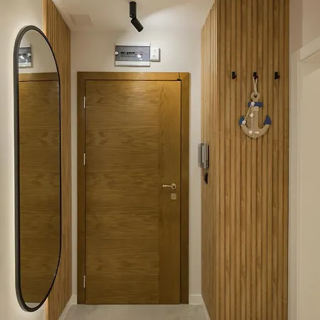 Modern In Center I Steps From By Flat Mаnаger Apartment *