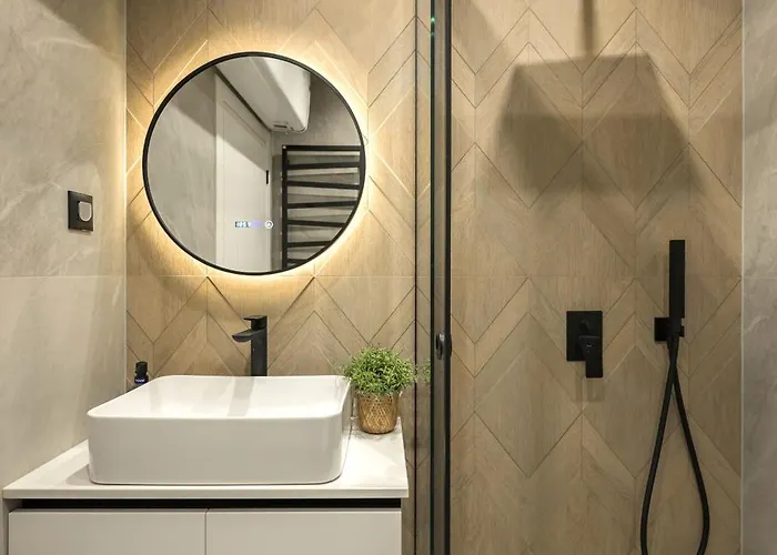 Modern In Center I Steps From By Flat Mаnаger Lejlighed Varna