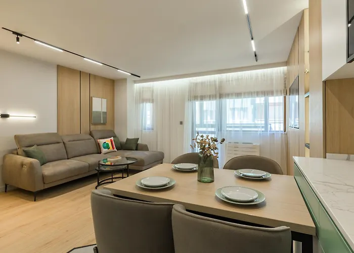 Modern In Center I Steps From By Flat Mаnаger *