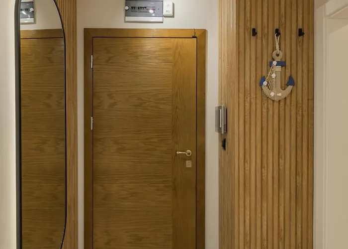 Modern In Center I Steps From By Flat Mаnаger Lejlighed *